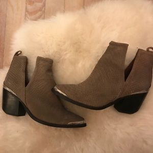 Jeffrey campbell booties